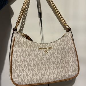 Brand New Michael Kors Jet Set Charm Logo Small Shoulder Bag!
